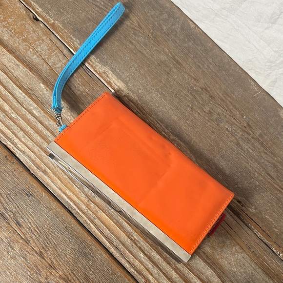 UNIONBAY Orange and Green Clutch with Blue Strap - Picture 4 of 5